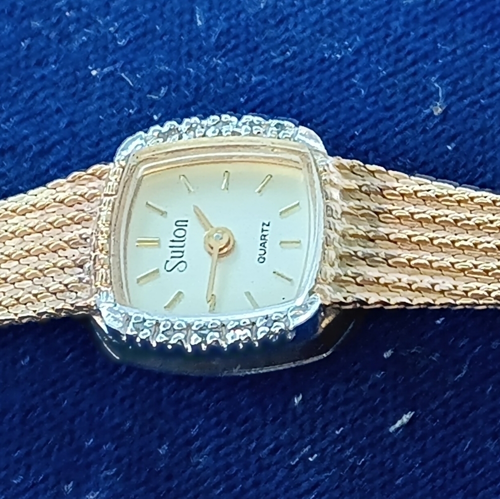 LIKE NEW SUTTON QUARTZ LADIES WATCH